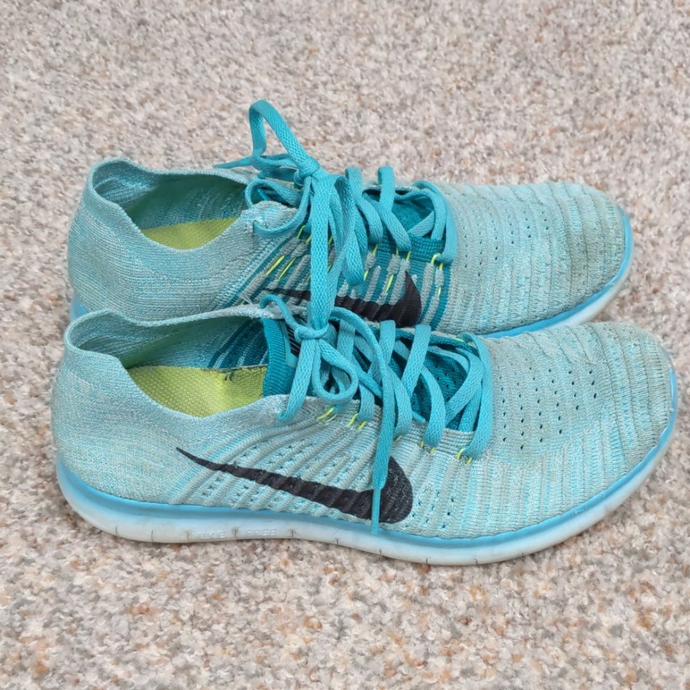 Nike tennis shoes